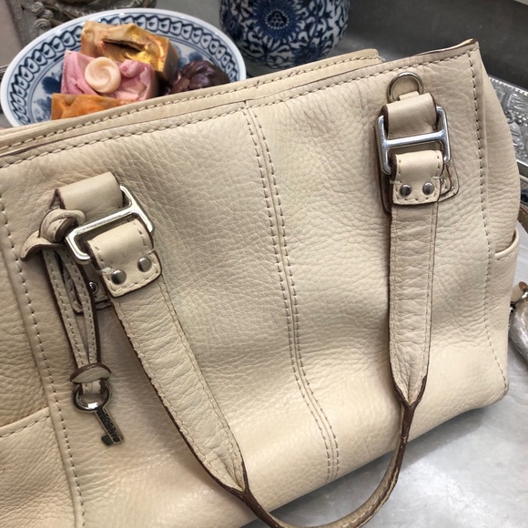 Fossil Purse handbagSoft Creamy Leather Shoulder bag includes strap,  3+pockets - Picture 12 of 17